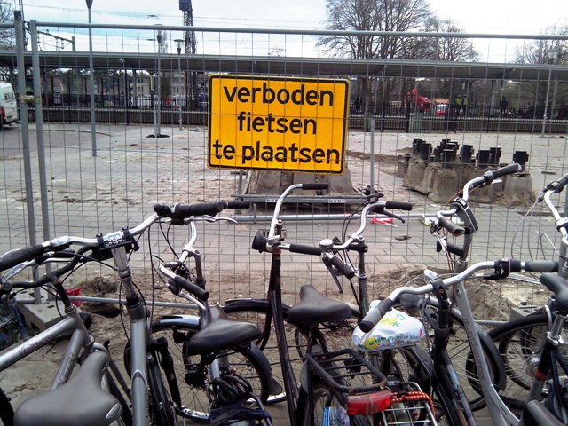 verboden fietsen te plaatsen station Harderwijk